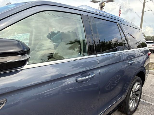 2023 Lincoln Navigator Standard