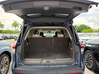 2023 Lincoln Navigator Standard
