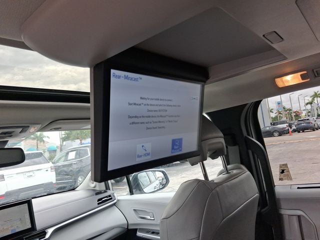 2025 Toyota Sienna XLE 8 Passenger