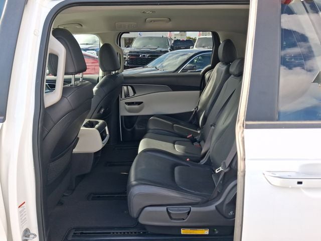 2023 Kia Carnival LX Seat Package