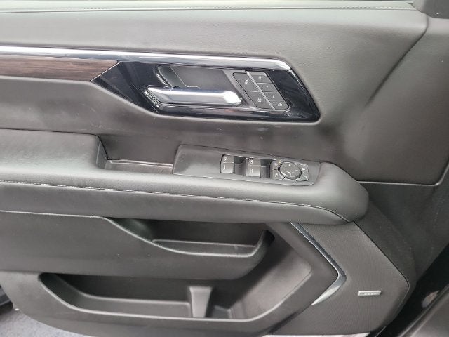 2025 Chevrolet Suburban LT - Photo 13