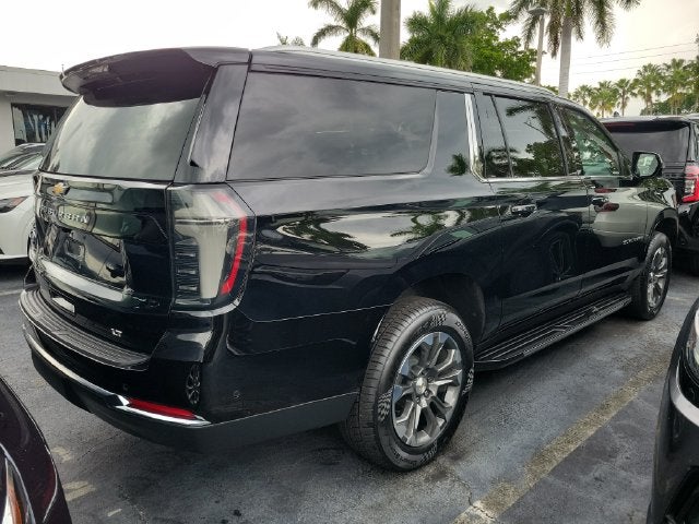 2025 Chevrolet Suburban LT - Photo 3