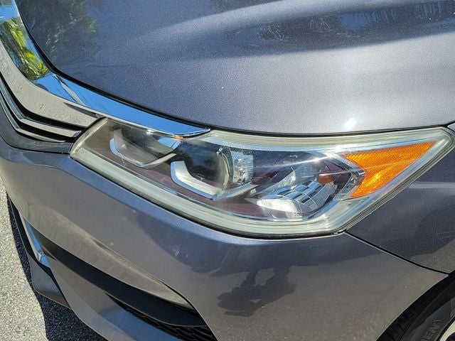 2017 Honda Accord LX - Photo 10