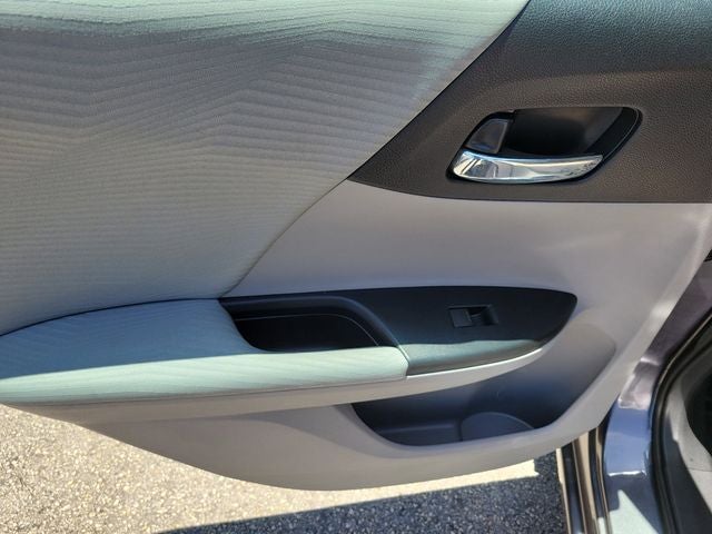 2017 Honda Accord LX - Photo 11