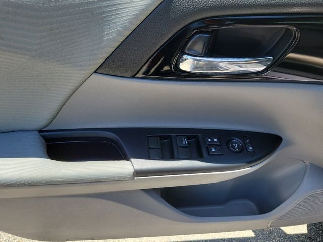 2017 Honda Accord LX - Photo 16