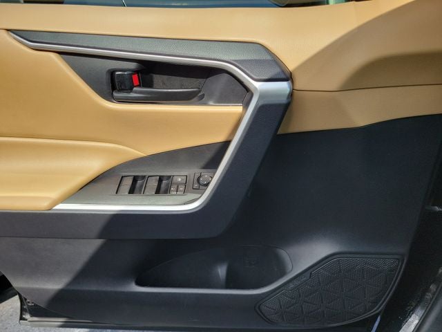 2021 Toyota RAV4 LE - Photo 47