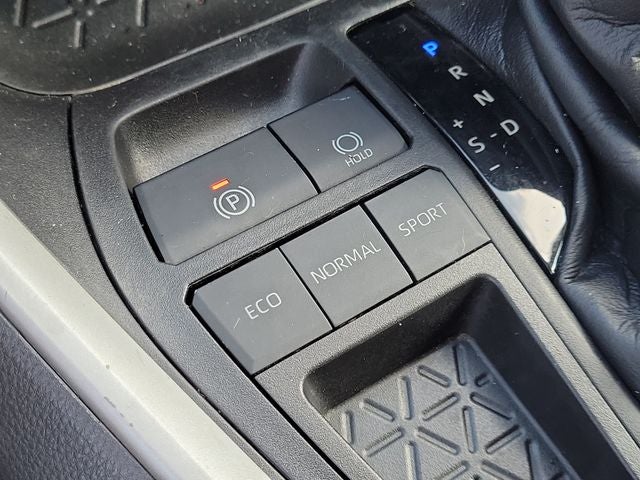 2021 Toyota RAV4 LE - Photo 59