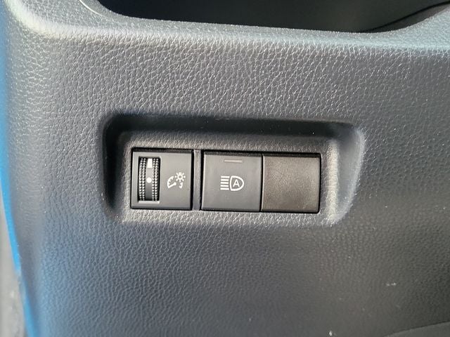 2020 Toyota RAV4 XLE - Photo 17
