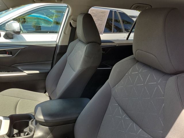 2021 Toyota RAV4 XLE - Photo 10