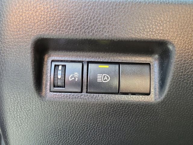 2021 Toyota RAV4 XLE - Photo 13