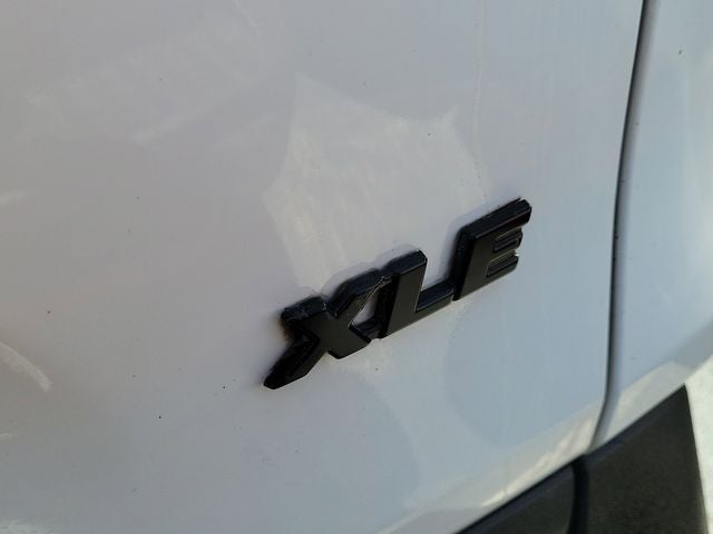 2021 Toyota RAV4 XLE - Photo 6