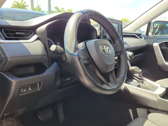 2021 Toyota RAV4 XLE - Photo 9