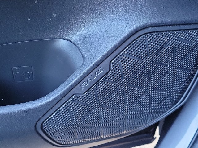 2022 Toyota RAV4 XLE - Photo 15