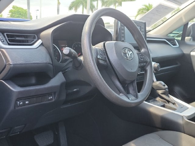 2022 Toyota RAV4 XLE - Photo 8
