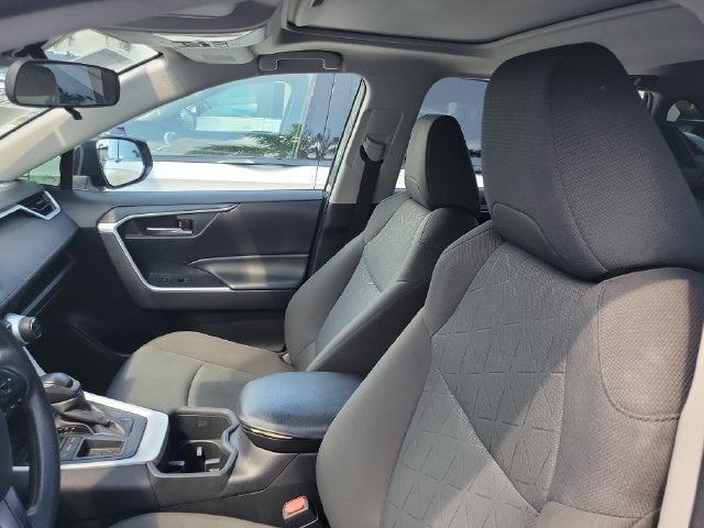 2022 Toyota RAV4 XLE - Photo 9