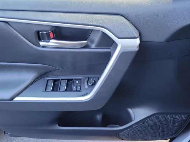 2022 Toyota RAV4 XLE - Photo 45