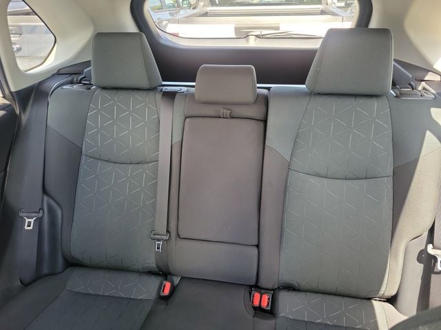 2025 Toyota RAV4 XLE - Photo 10
