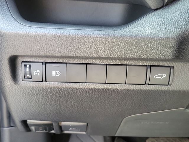 2025 Toyota RAV4 XLE - Photo 12