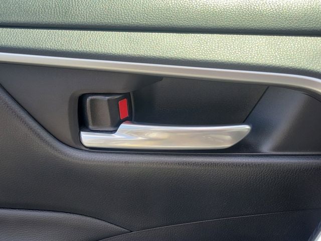 2025 Toyota RAV4 XLE - Photo 15