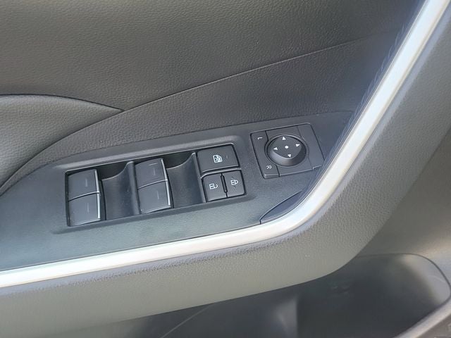2025 Toyota RAV4 XLE - Photo 16