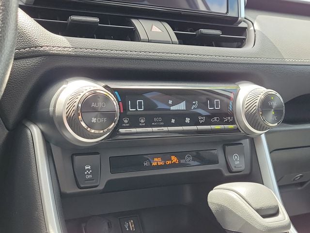 2025 Toyota RAV4 XLE - Photo 25