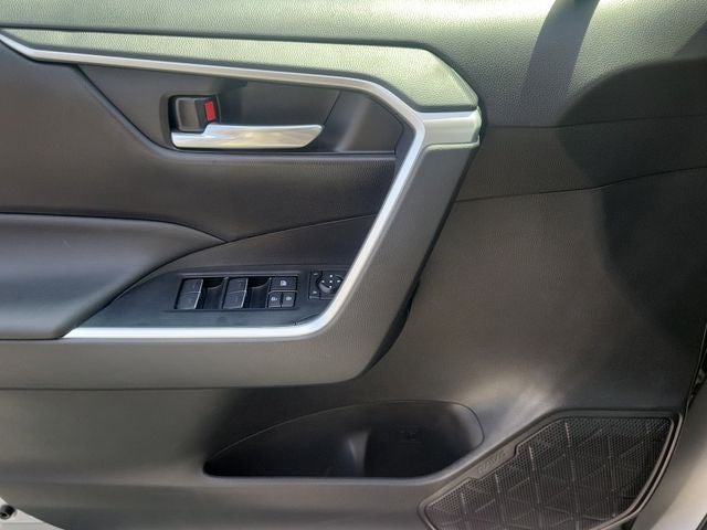 2025 Toyota RAV4 XLE - Photo 45