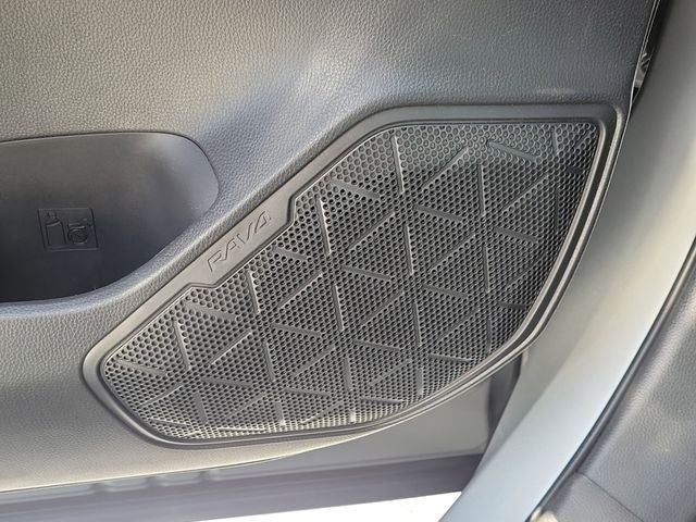 2025 Toyota RAV4 XLE - Photo 48