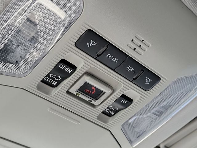 2025 Toyota RAV4 XLE - Photo 60