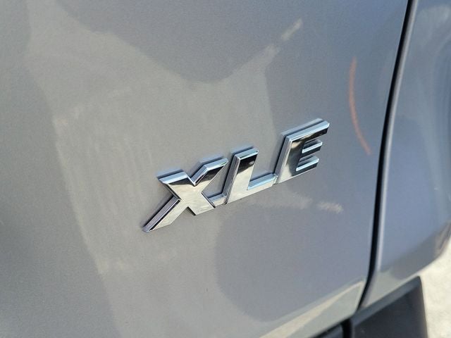 2025 Toyota RAV4 XLE - Photo 37