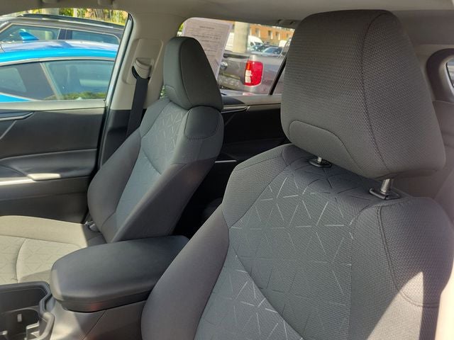 2025 Toyota RAV4 XLE - Photo 40