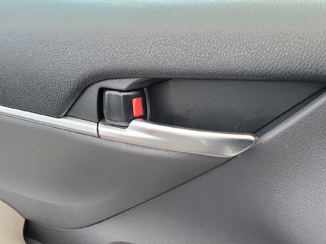 2022 Toyota Camry LE - Photo 16