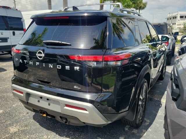 2022 Nissan Pathfinder SL