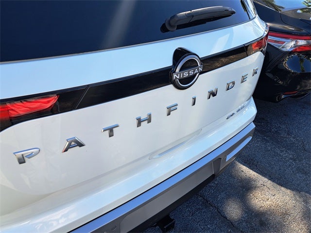 2024 Nissan Pathfinder SL