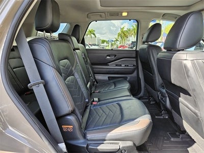 2023 Nissan Pathfinder Platinum
