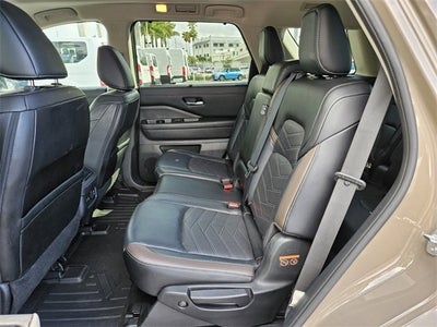 2023 Nissan Pathfinder Platinum