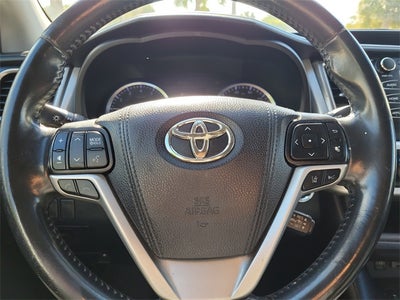 2019 Toyota Highlander SE