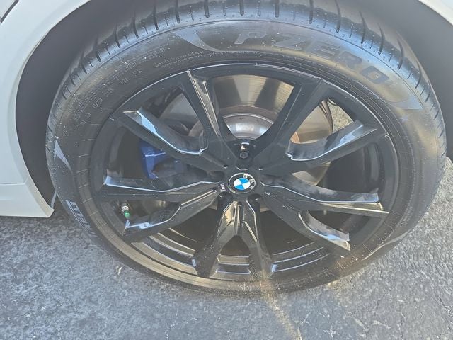 2025 BMW X7 M60i