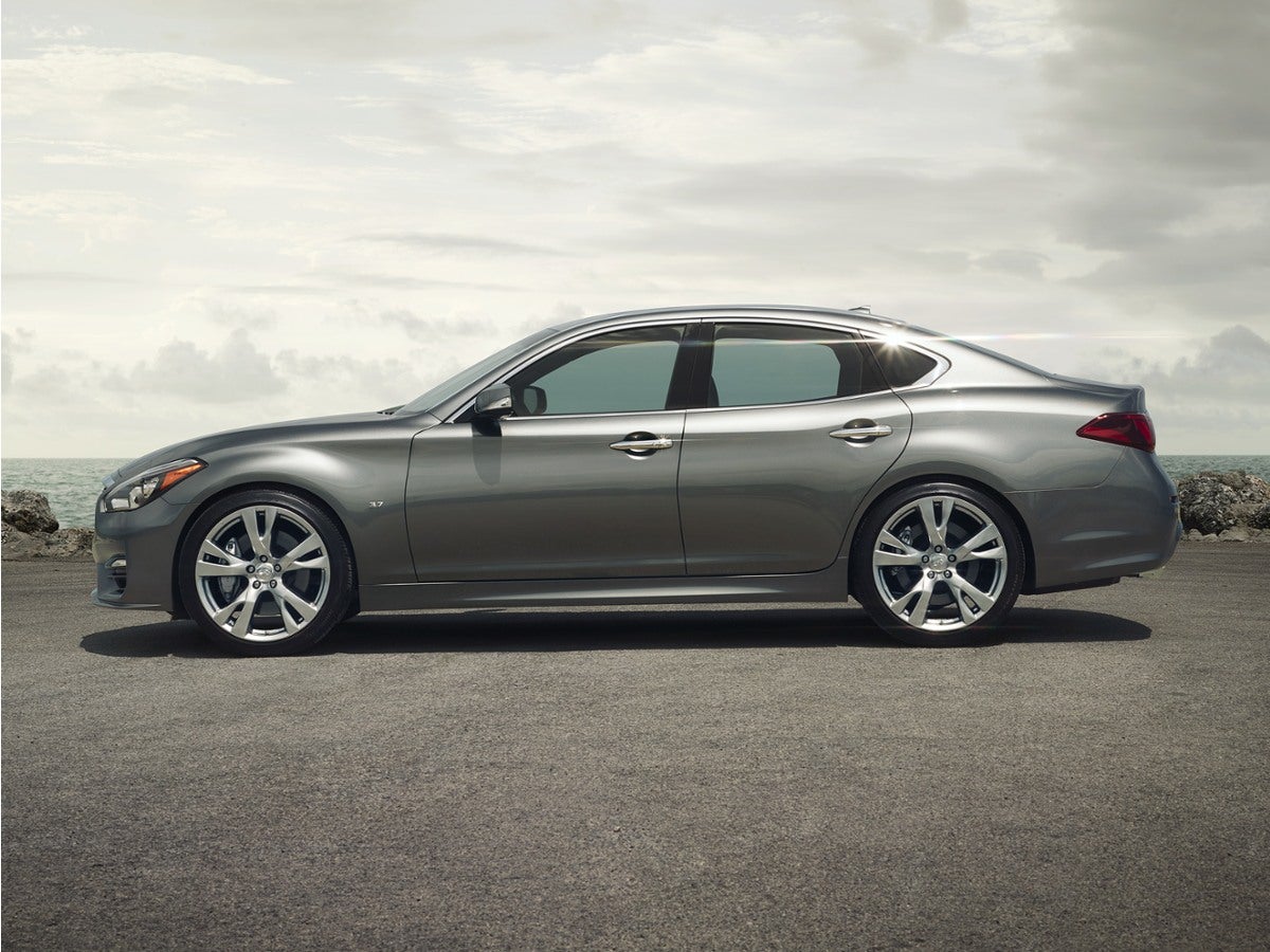 2016 INFINITI Q70 3.7