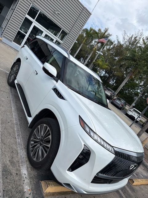 2026 INFINITI QX80 LUXE