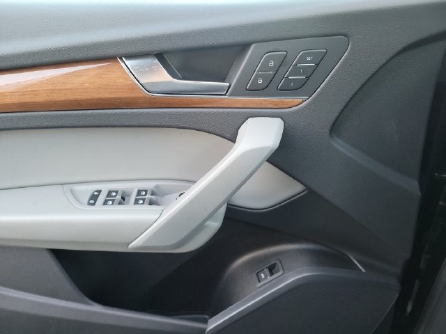 2025 Audi Q5 Premium - Photo 14